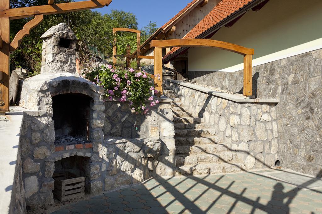 Vineyard Cottage Lustek ノヴォ メスト エクステリア 写真