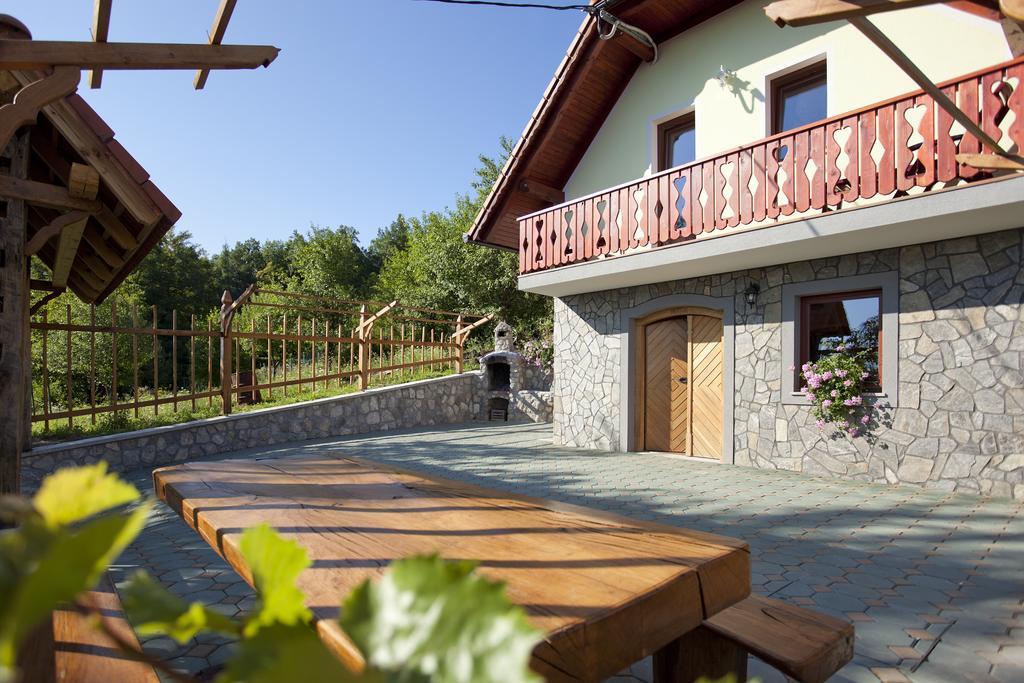 Vineyard Cottage Lustek ノヴォ メスト エクステリア 写真