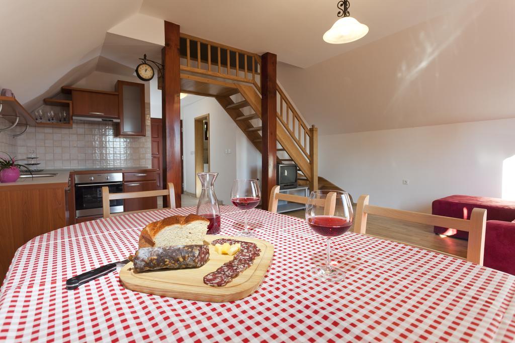 Vineyard Cottage Lustek ノヴォ メスト 部屋 写真