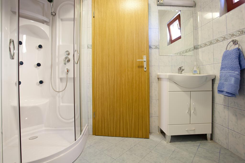 Vineyard Cottage Lustek ノヴォ メスト 部屋 写真