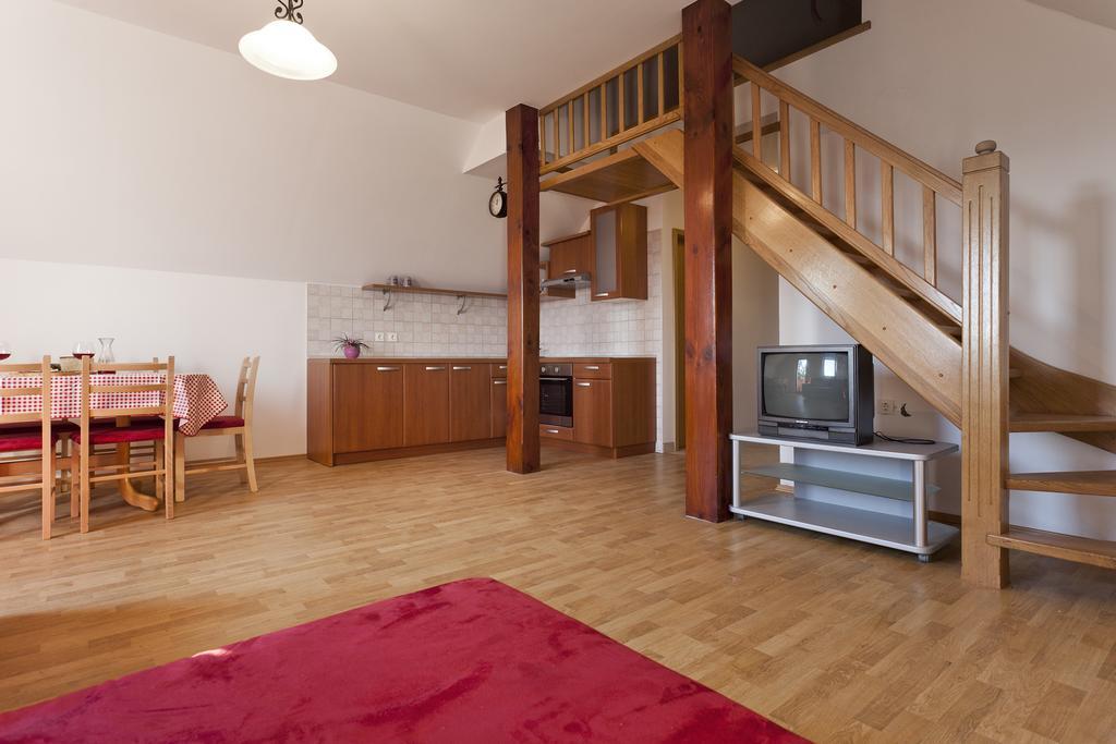Vineyard Cottage Lustek ノヴォ メスト 部屋 写真
